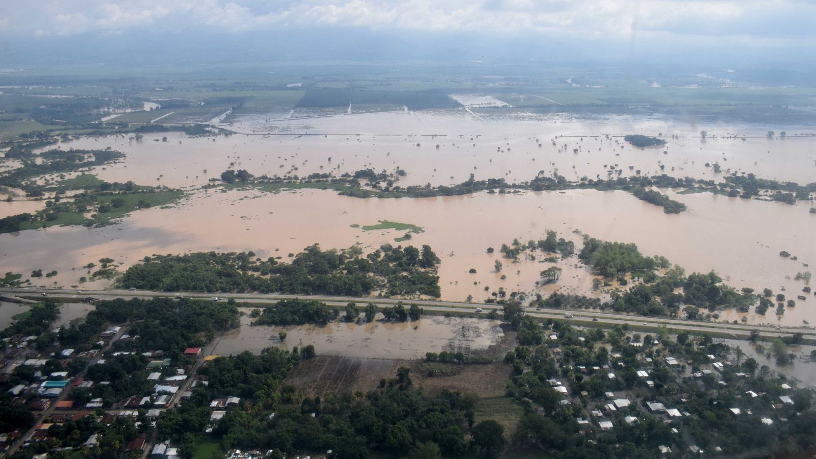 La devastación de los huracanes en Honduras, desde el helicóptero