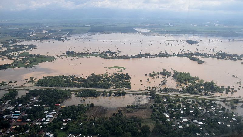 La devastación de los huracanes en Honduras, desde el helicóptero