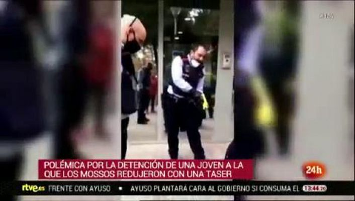 Informativo 24h - Polémica por la actuación de los Mossos, que redujeron a una joven con una pistola eléctrica en Sabadell
