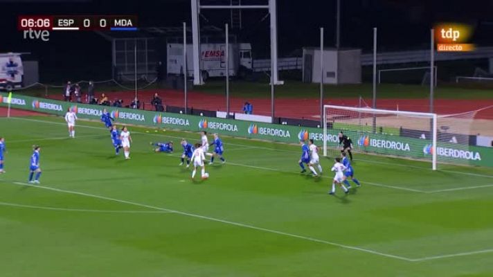 Fútbol - España arrolla a Modavia y recupera el liderato del grupo D