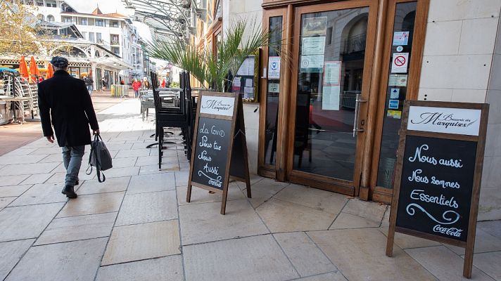 Francia reabre los comercios no esenciales tras un mes cerrados por la COVID-19