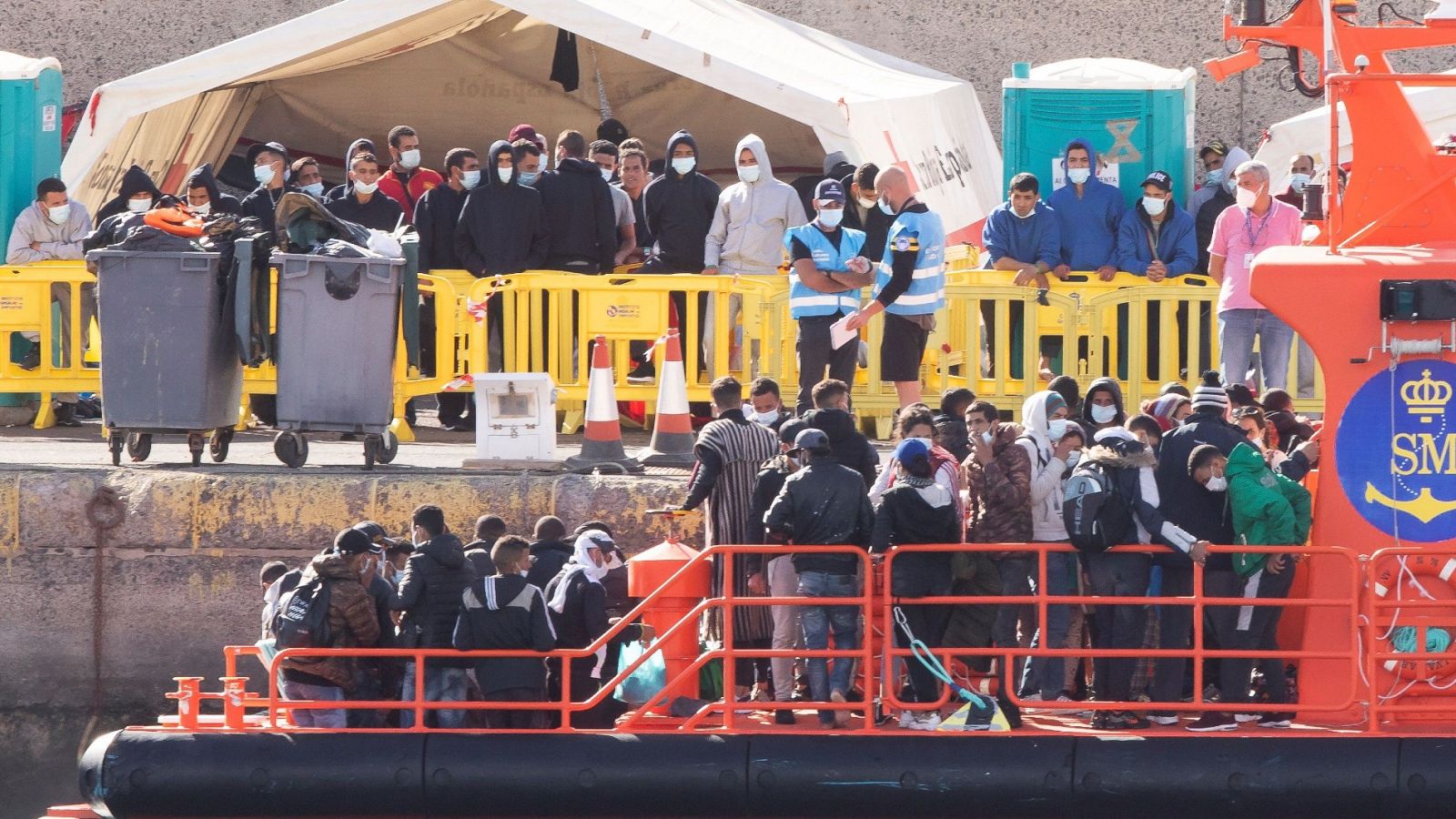 El buen tiempo en el mar dispara la llegada de cayucos a Canarias