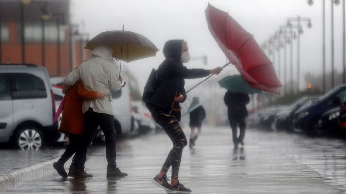 El tiempo - Las lluvias mantienen a Cataluña en aviso naranja
