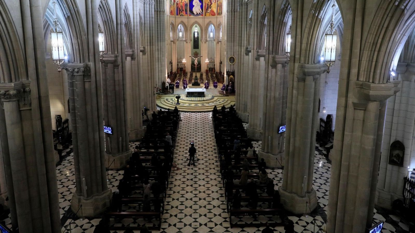 Misa funeral en homenaje a los 62 médicos madrileños muertos durante la pandemia