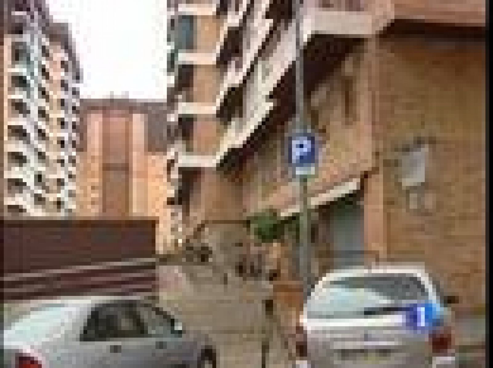 Los servicios de emergencia han salvado la vida del bebé de una mujer embarazada que ha sido asesinada a tiros por su pareja en Barcelona.