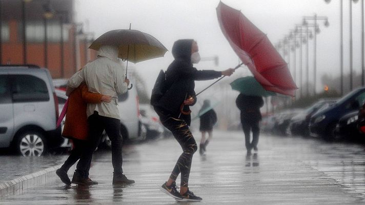 Las borrascas dejarán hoy lluvias fuertes en Canarias y en Cataluña