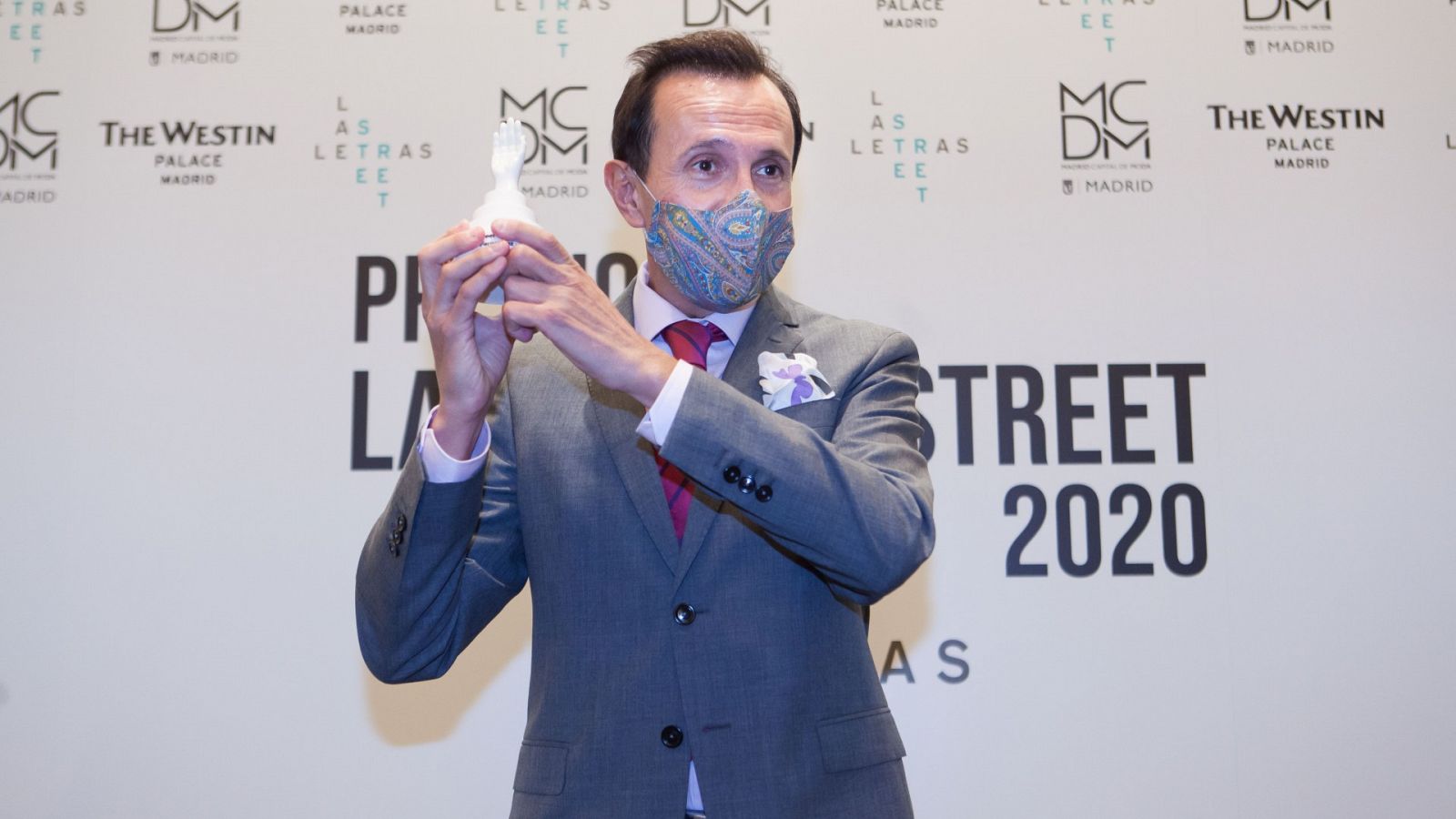 El director de Flash Moda recoge el Premio Las Letras Street
