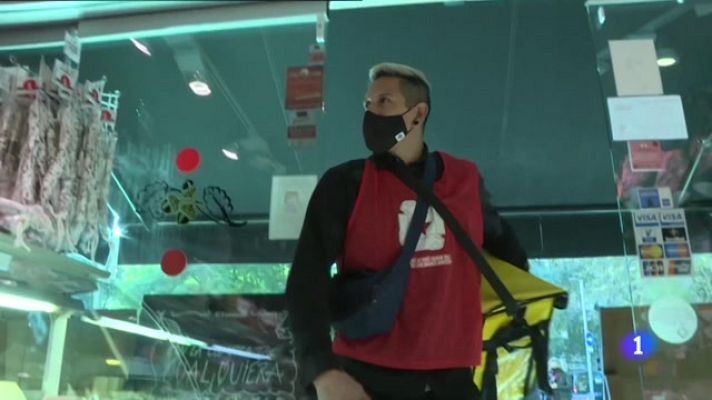 Telediario 1 - Riders Solidarios en Sant Antoni, el servicio de comida a domicilio de estas navidades