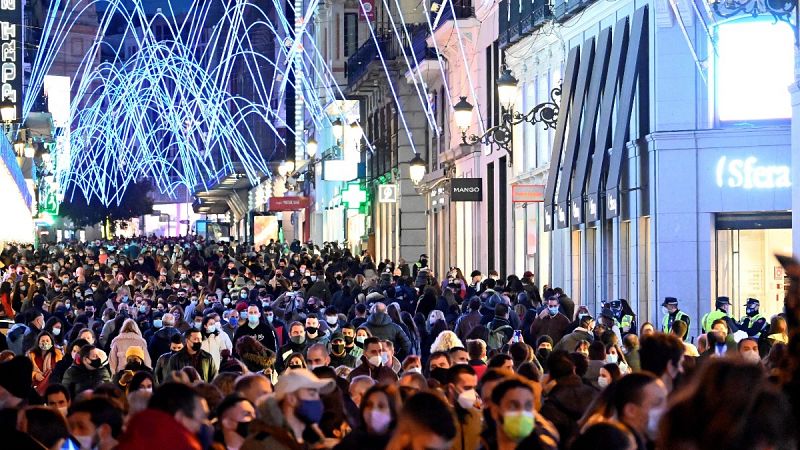 Aglomeraciones en las calles comerciales en el primer fin de semana de ambiente navideño 