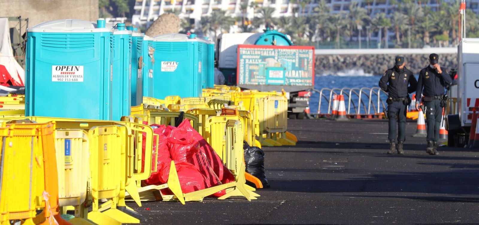 El puerto de Arguineguín, vacío tras la salida de los últimos migrantes del muelle