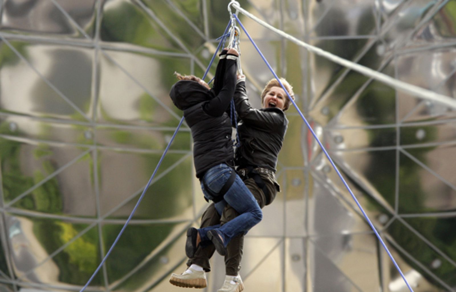 Echan a volar desde el Atomium