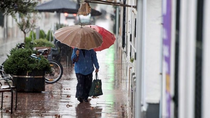 Lluvia fuerte en Canarias y descenso térmico en el centro peninsular