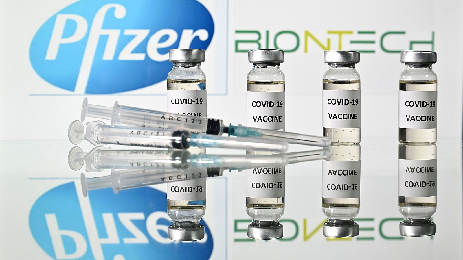 Reino Unido autoriza el uso de la vacuna de Pfizer y BioNTech 