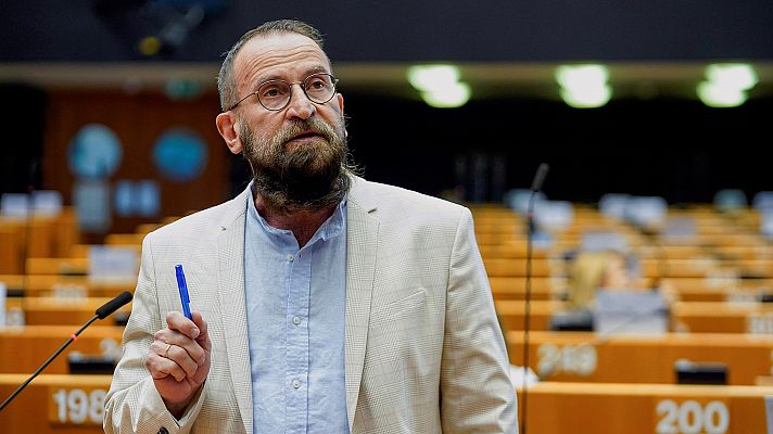 Dimite un eurodiputado húngaro por participar en una orgía