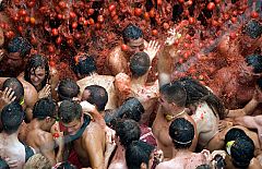 La 'Tomatina', la tradicional batalla de tomates