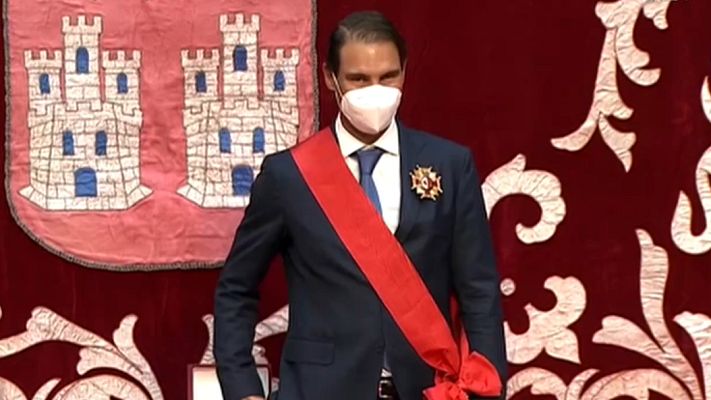 Rafa Nadal recibe la Gran Cruz de la Orden del Dos de Mayo y se la dedica a las víctimas del coronavirus 