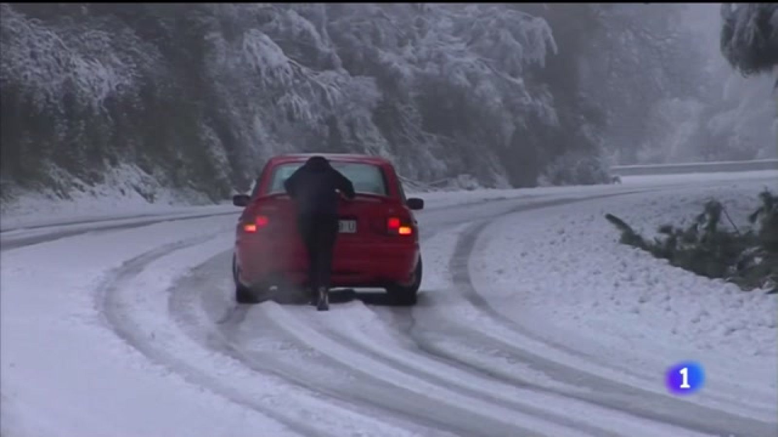 A Neve E A Choiva Complican O Trafico En Case 40 Estradas E Deixan Sen Clase A Mais De 1 600 Alumnos Rtve Es