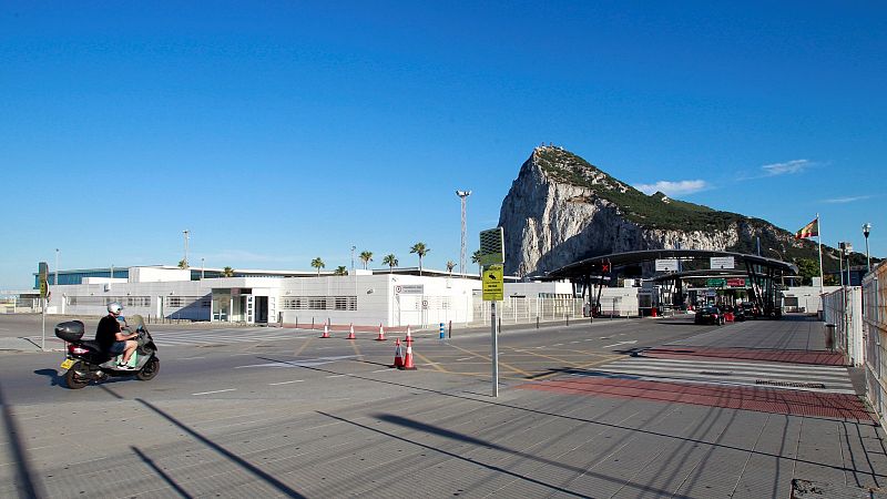 Los sanitarios españoles que trabajan en Gibraltar serán los primeros en vacunarse contra la COVID-19