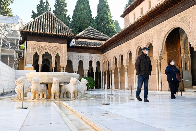 La Alhambra luce solo para unos cuantos privilegiados | Ver