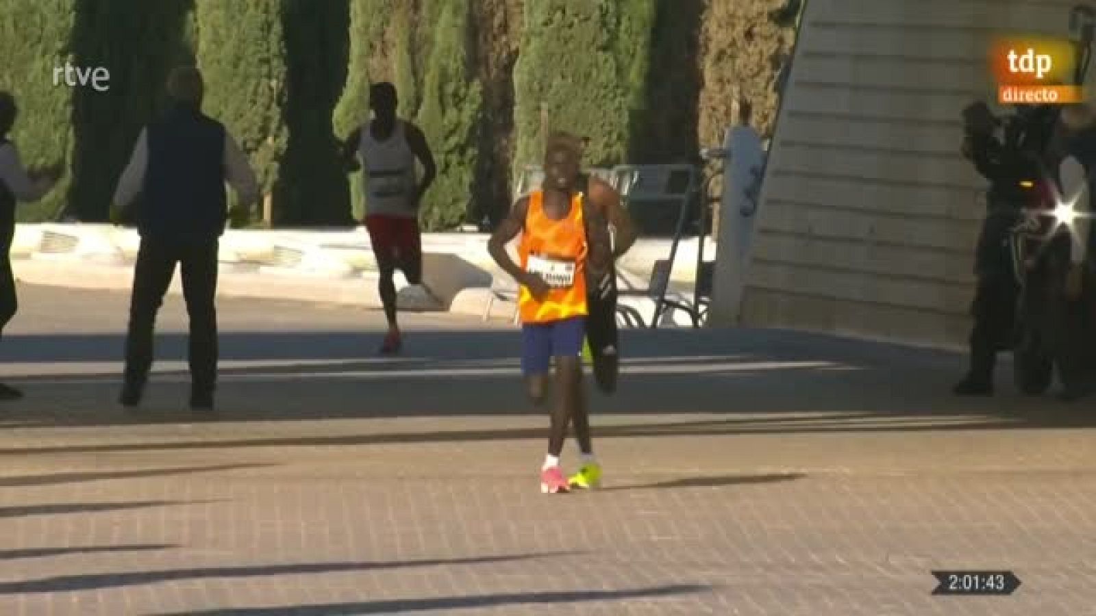 Evans Chebet gana en Valencia y bate el récord de la prueba