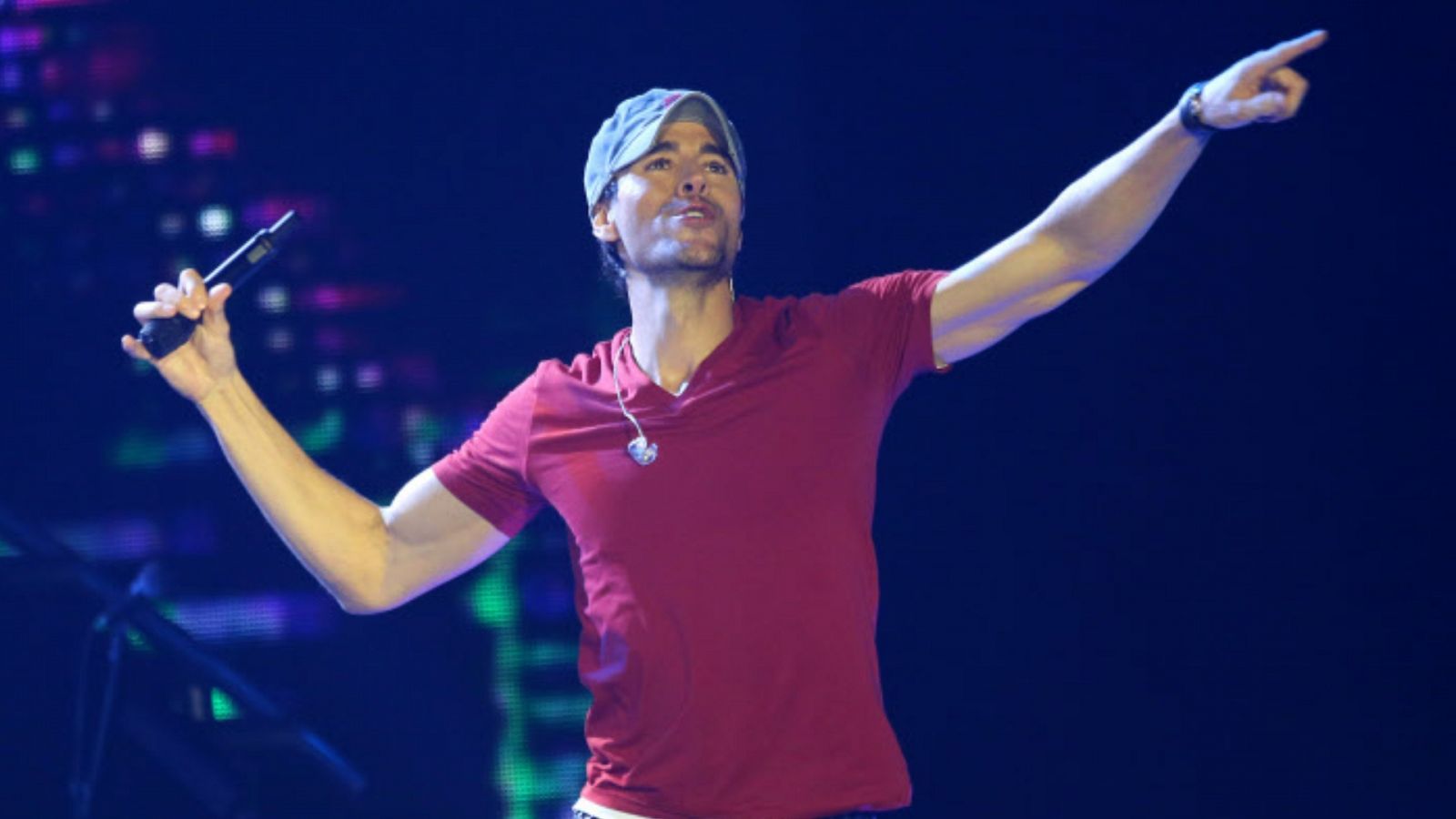 Enrique Iglesias reconocido mejor artista latino de la historia