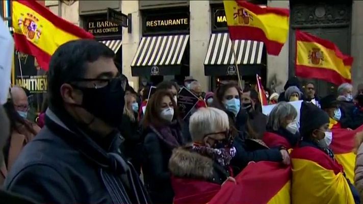 Protestas contra el Gobierno frente al Congreso de los Diputados