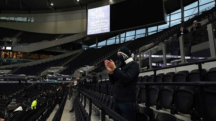 Telediario 1 - El público regresa a la Premier nueve meses después