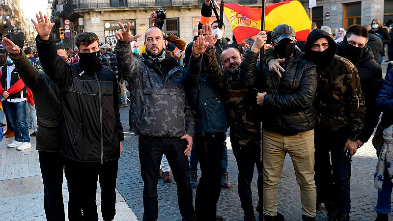Los Mossos investigan a un grupo de ultras presentes en el acto convocado por Vox en Barcelona