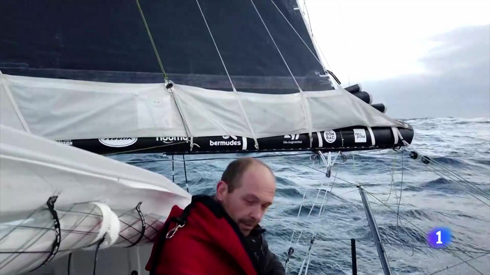 La Vendée Globe continúa tras poner a salvo a Escoffier