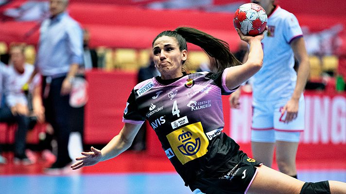 Europeo balonmano | Carmen Martín, una guerrera 100% efectiva ante República Checa