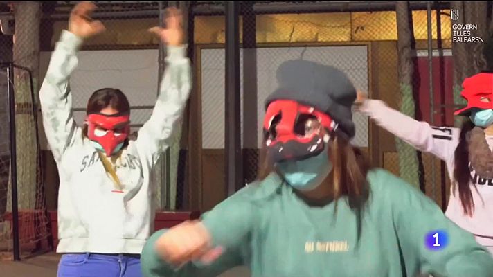 Informatiu Balear - Teatre com a teràpia per a menors que han delinquit