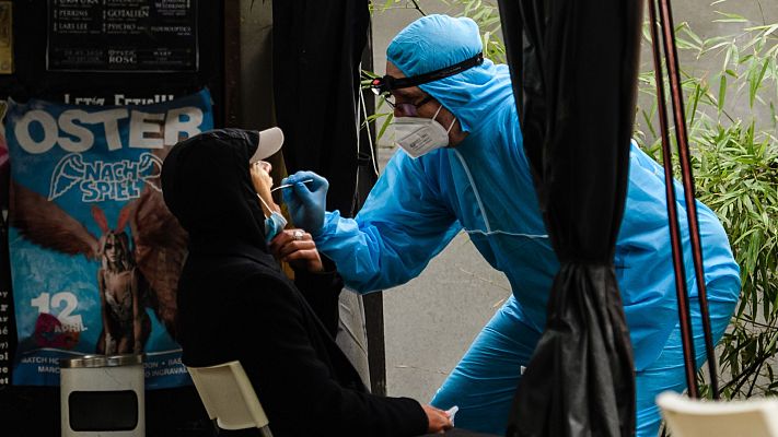 Un club nocturno de Berlín hace test rápidos de COVID para pedir su repaertura