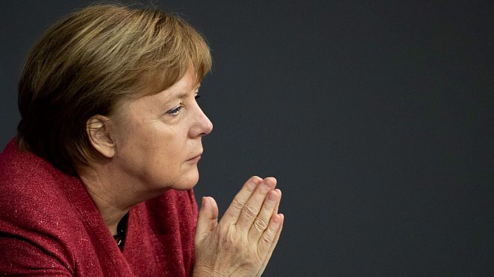 Telediario 1 - Merkel insta a aprobar nuevas restricciones en Alemania: "Pagar el precio de 590 muertos en un día es inaceptable"