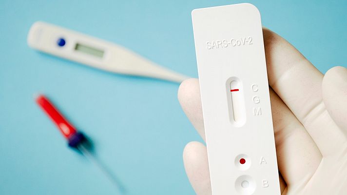 La tarde en 24h - Sanidad estudia regular los test rápidos de anticuerpos