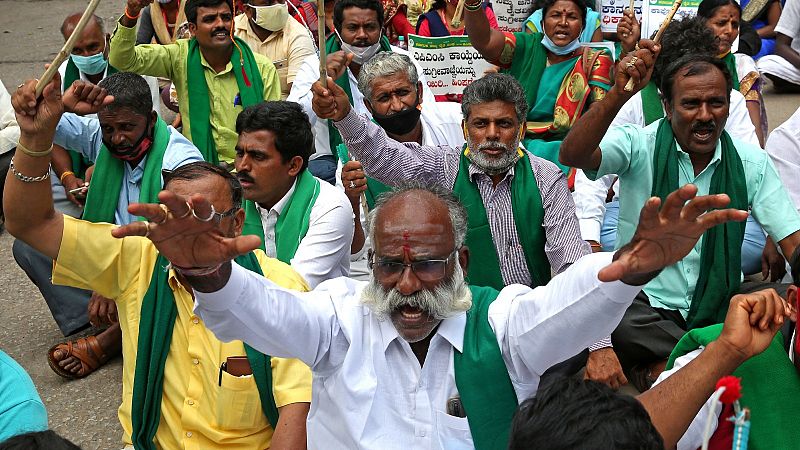 El campo indio protesta contra la reforma agraria con un parón de 250 millones de personas