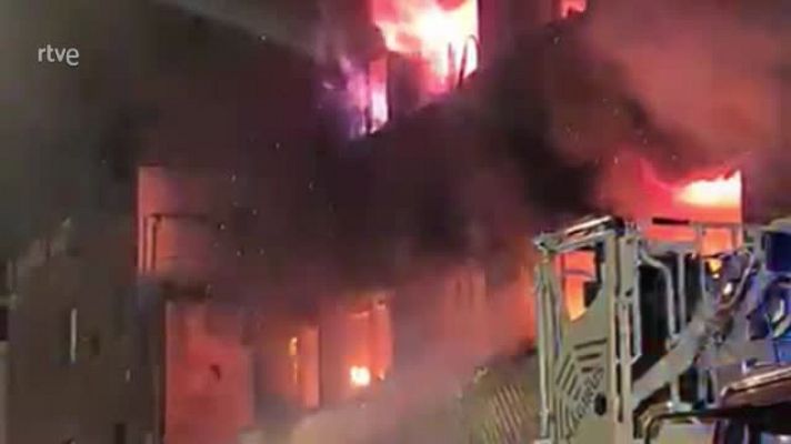  - Imatges de la virulència de l'incendi de Badalona