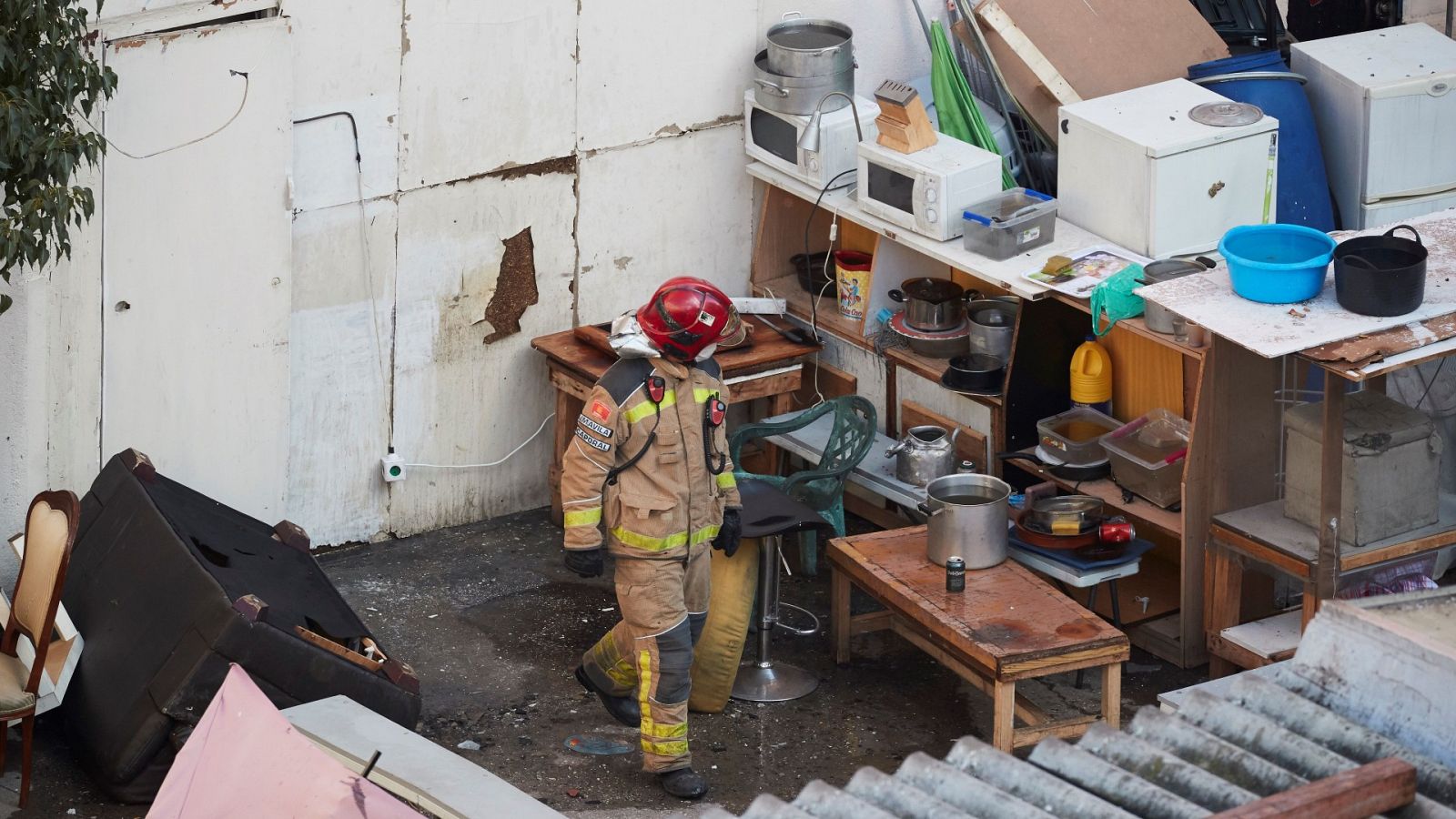 Barcelona cuenta con 77 asentamientos similares al de la nave incendiada en Badalona