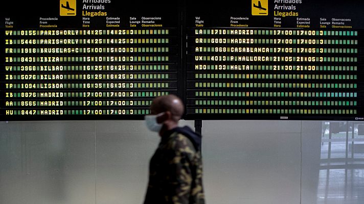 Telediario 1 - Interior afirma que los migrantes que vuelan desde Canarias a la Península se pagan su billete