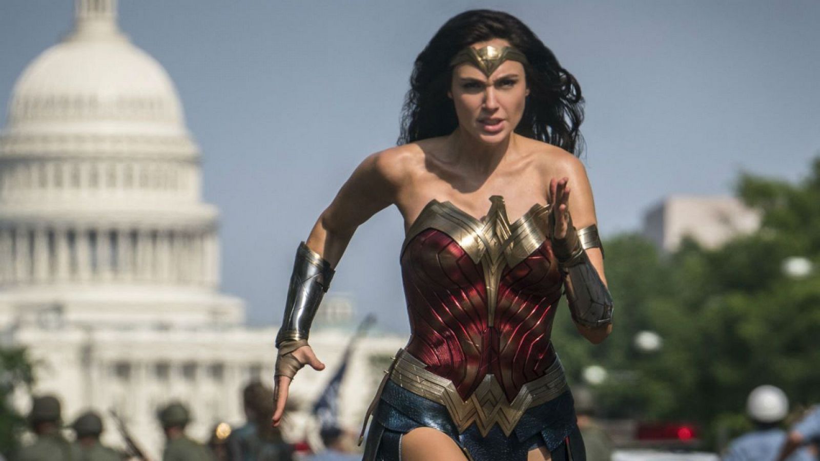 Patty Jenkins y Gal Gadot contentas de que por fin se estrene 'Wonder Woman 1984'