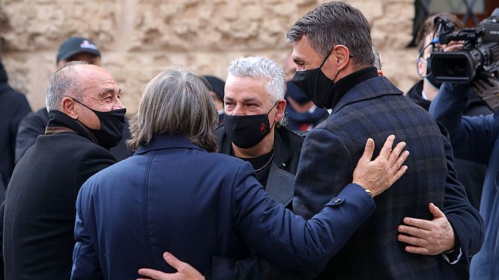 Telediario 1 - Las estrellas del fútbol italiano despiden a Paolo Rossi