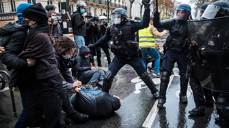 Decenas de detenidos en París en una nueva protesta contra la ley de Seguridad