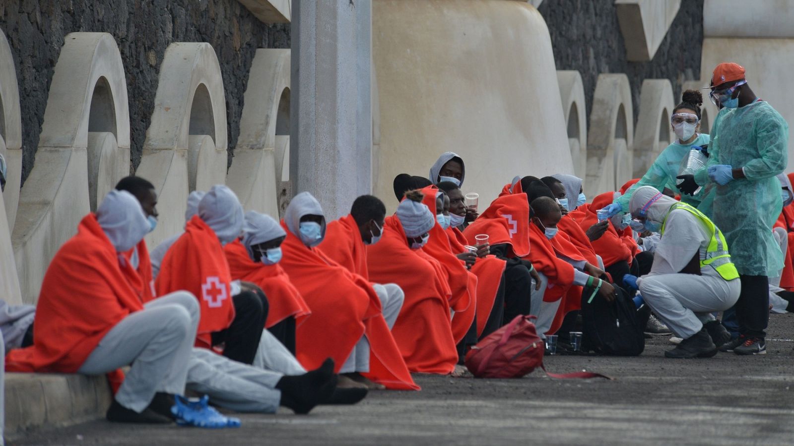 Así se realizan los traslados de migrantes desde Canarias a otros puntos de España