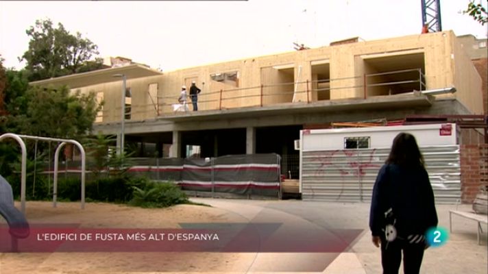 La Metro - Edifici de fusta, Escola al carrer i Jardinet de gats