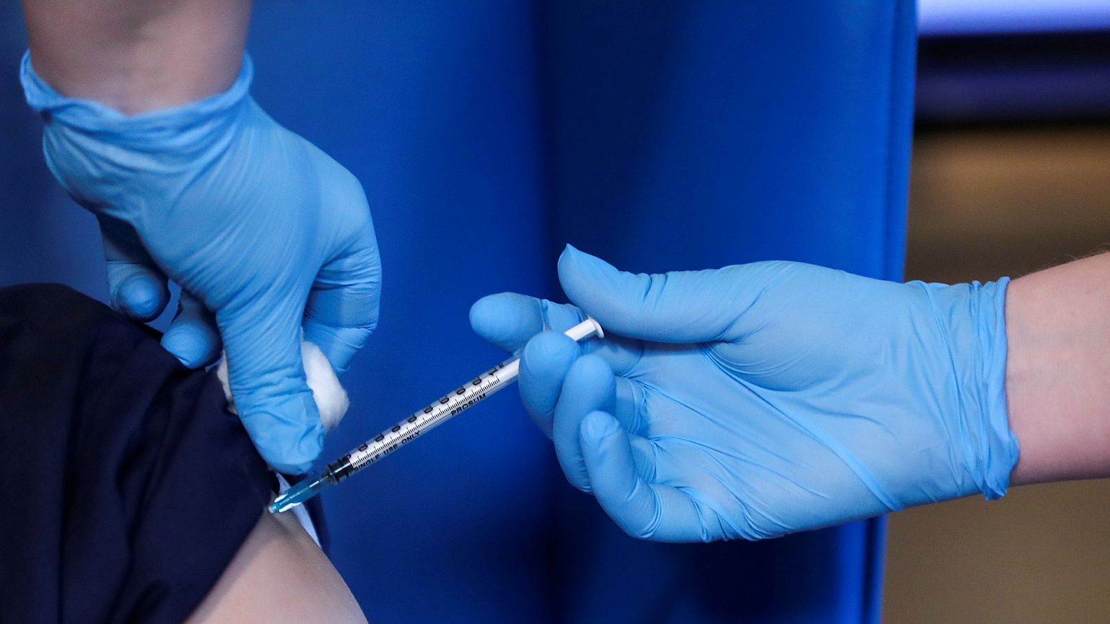 Coronavirus - Sanidad calcula que las primeras vacunas COVID llegarán a partir del 4 de enero