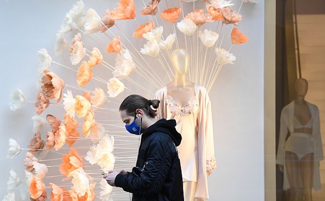 Telediario 1 - Los estudiantes que se autoconfinan antes de Navidad para evitar los contagios