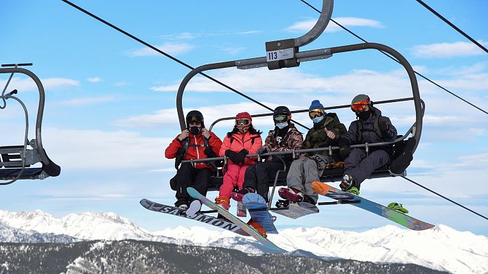Las estaciones de esquí catalanas inauguran temporadas adaptadas al cierre perimetral
