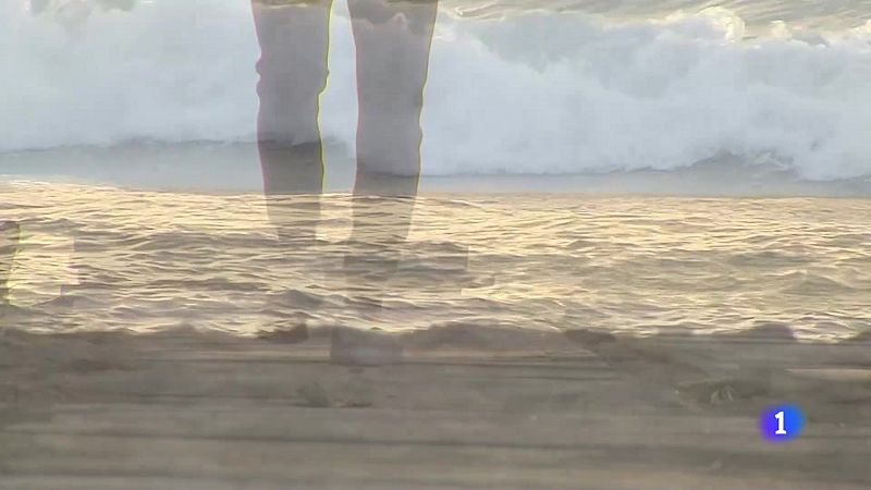 Kárate | Damián Quintero entrena en la playa de Málaga con la vista en Tokio