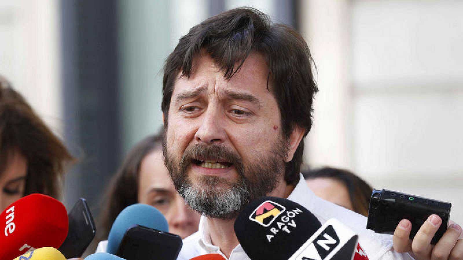 Rafael Mayoral (Podemos): "Hasta los monárquicos querrían saber si en su nombre se han estado haciendo cosas sucias" - La hora de La 1 | Ver