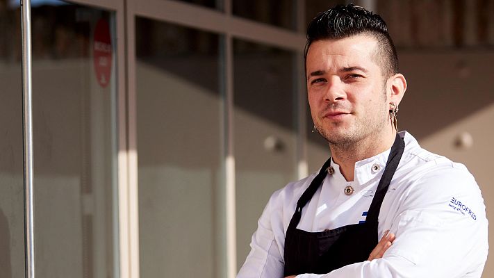 El ganador de Masterchef Carlos Maldonado recibe su primera estrella Michelín