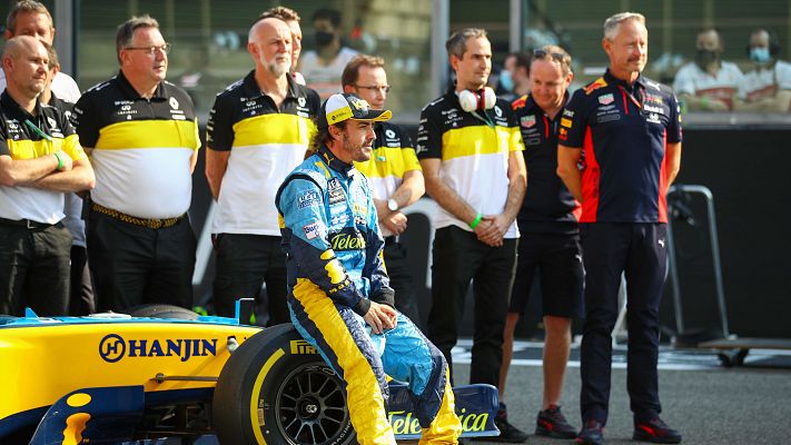 Fernando Alonso vuela en los test de Abu Dabi
